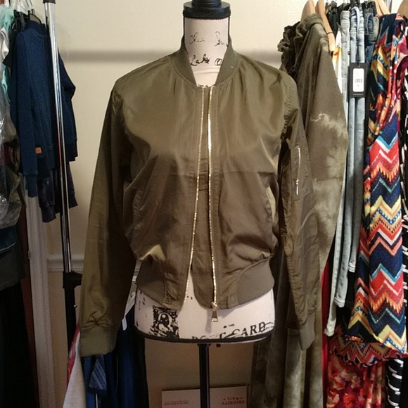 🎈 Forever 21 Satin Bomber Lightweight Jacket, NWT - Picture 2 of 8